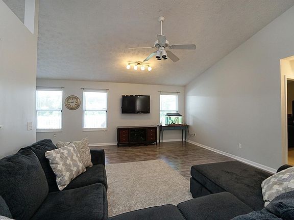 4th image of 861 Greengate Dr