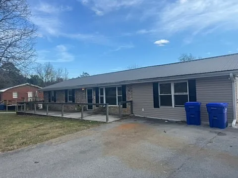 3 bed, 1800 sqft, $1,800 — Photo 2