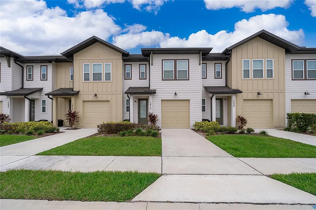 3 bed, 2.0 bath, 1653 sqft, $2,150 — Photo 1