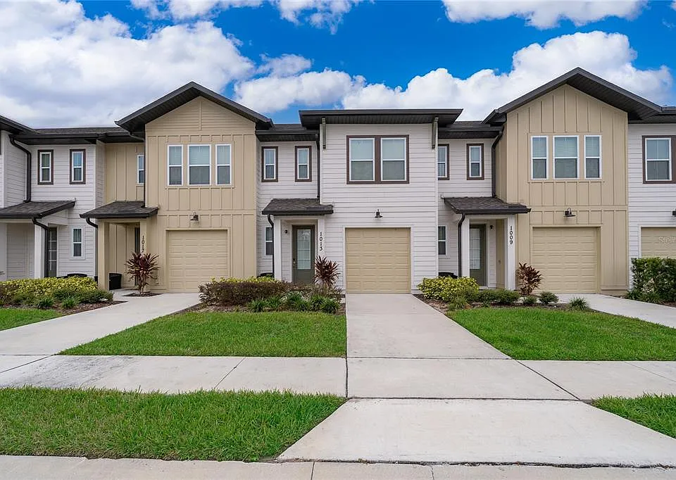 1013 Plantation Ln