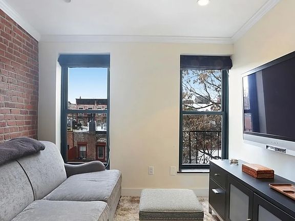 3rd image of 82 Horatio St APT 5B