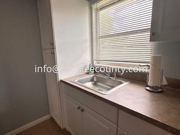 4th image of 620 SE 47th St #2