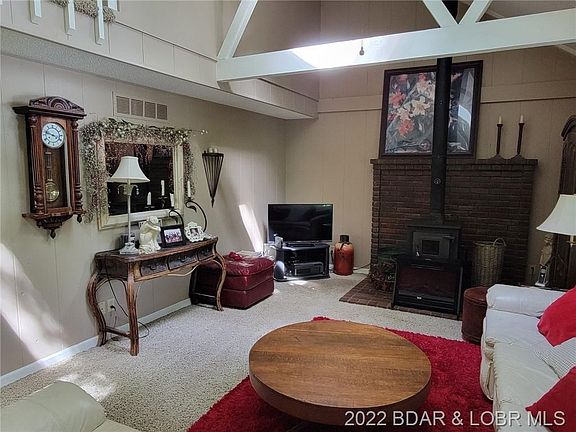 3rd image of 718 Triple Cove Ln