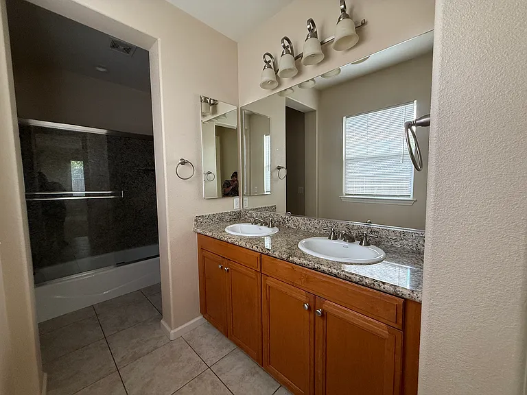498 W Callado Ct — Photo 9
