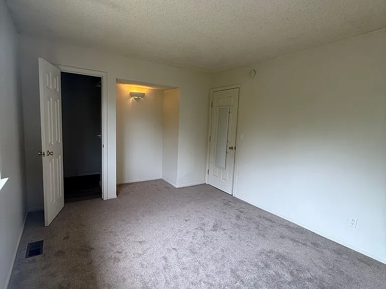 922 Ponselle Ln #3 — Photo 13