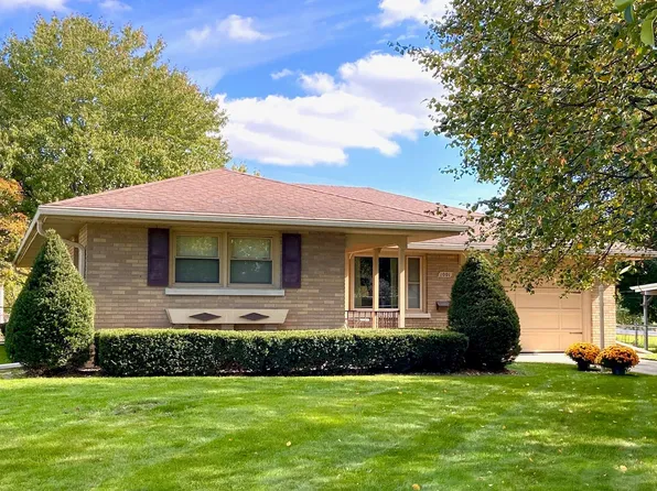 1001 Northfield Dr, Aurora, IL 60505