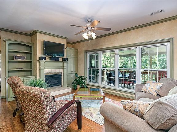 3rd image of 102 S Sarah Ln
