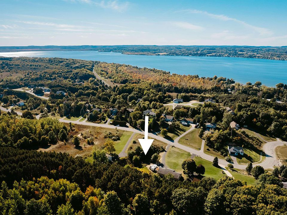 7183 S Whispering Hills Dr, Traverse City, MI 49684 Zillow