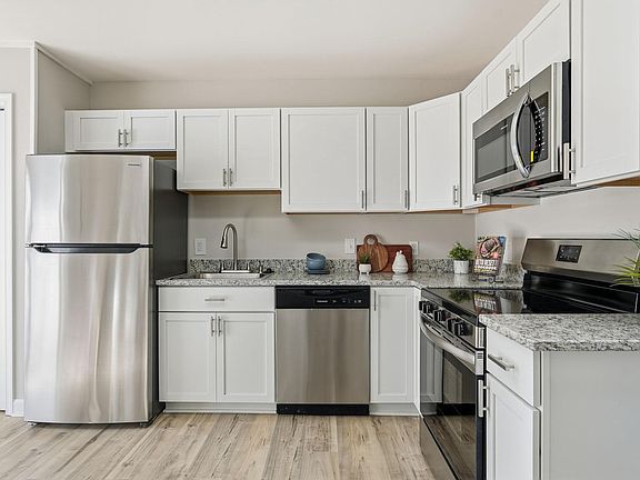 5th image of 619 Madison Ct