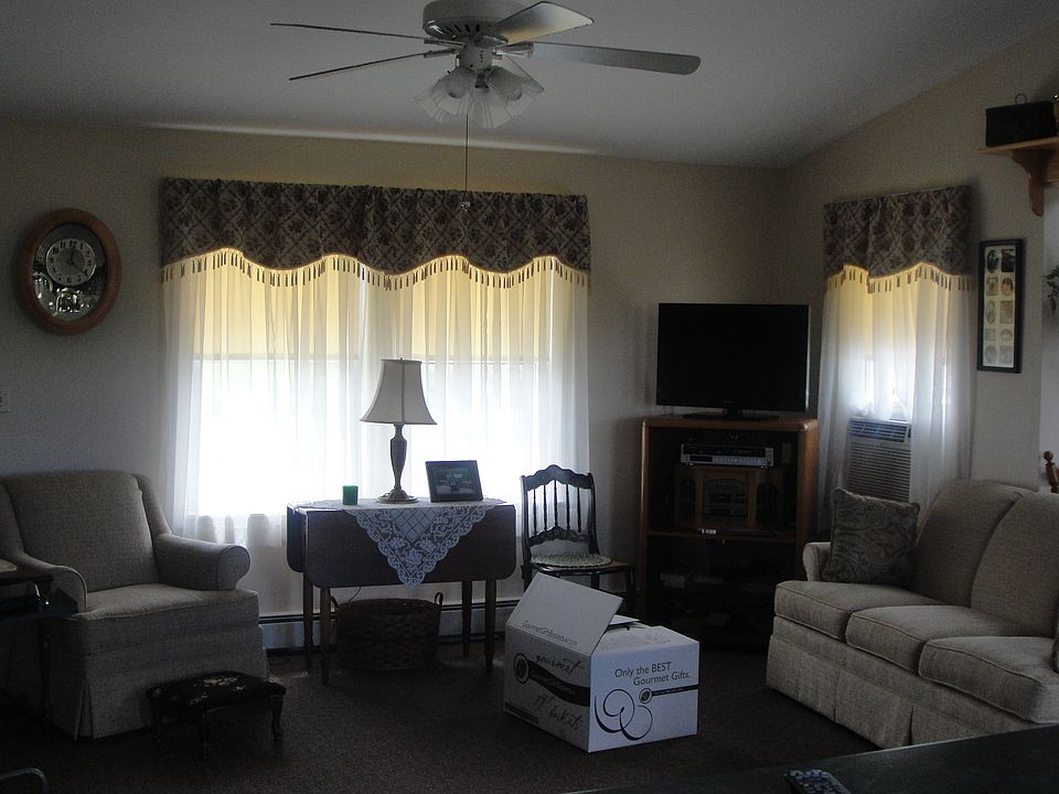 2nd image of 72 Windham Center Rd