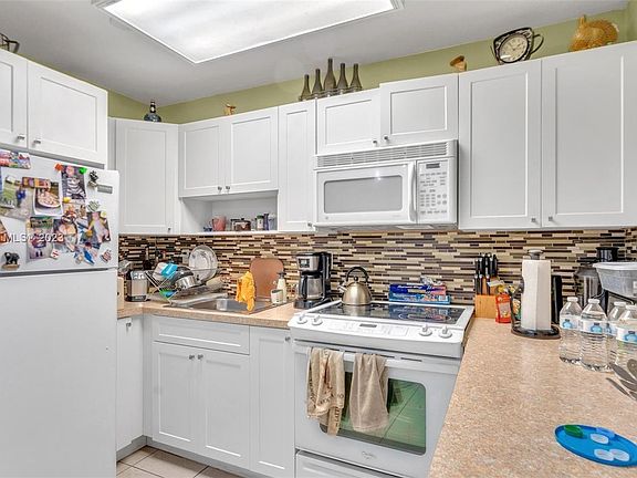 5th image of 4732 SW 33rd Ave APT 105