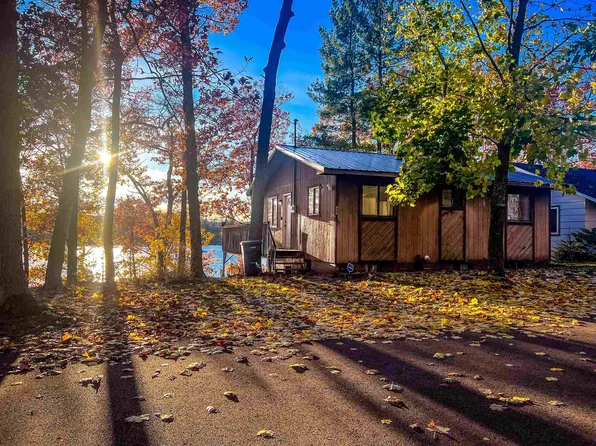 976 Hillcrest Ave, Harrison, MI 48625