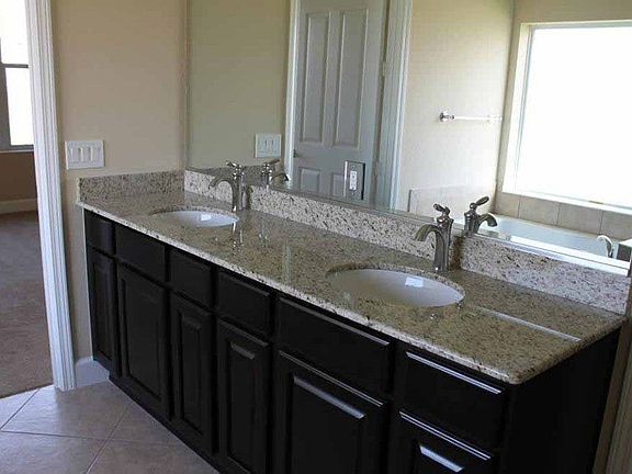 9871 SW 75th Loop - Owner's Bathroom