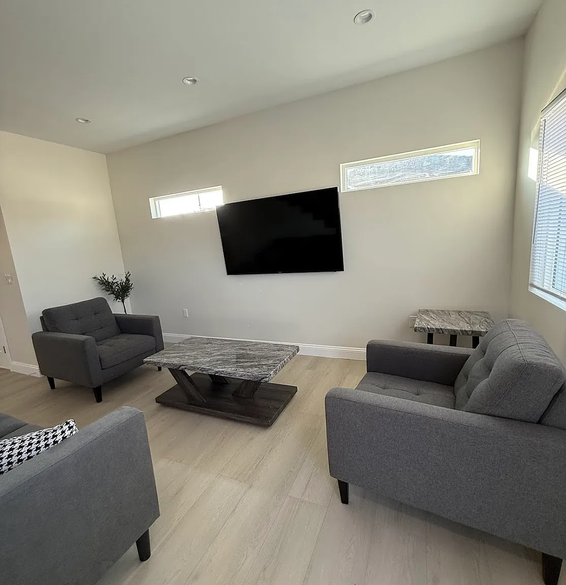 2 bed, 2.5 bath, 1084 sqft, $3,600 — Photo 3