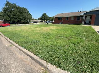 904 SW 2nd St, Moore, OK 73160