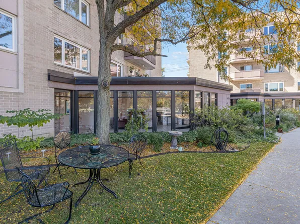 6401 Lincoln Ave Unit 210, Morton Grove, IL 60053