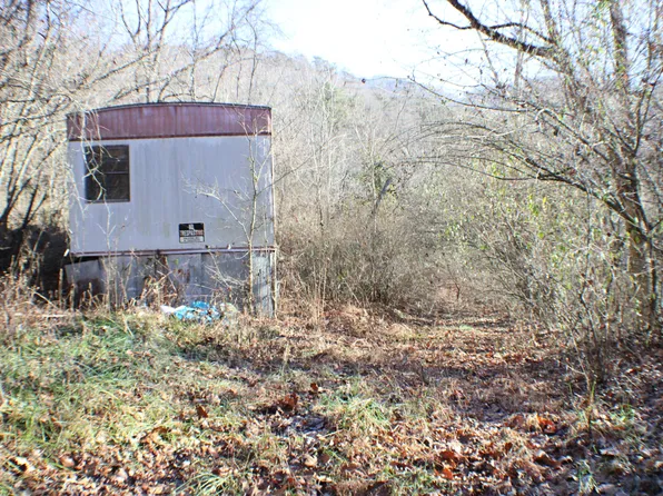 352 Hen Wilder Branch Rd, Miracle, KY 40856