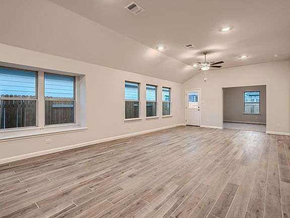 3rd image of 204 Comet Pointe Dr