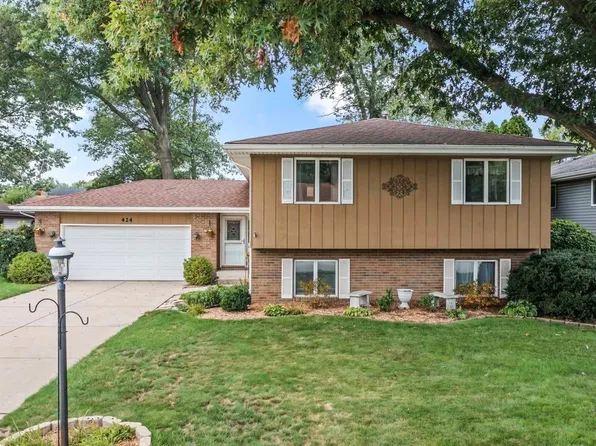 424 S Park Dr, Griffith, IN 46319