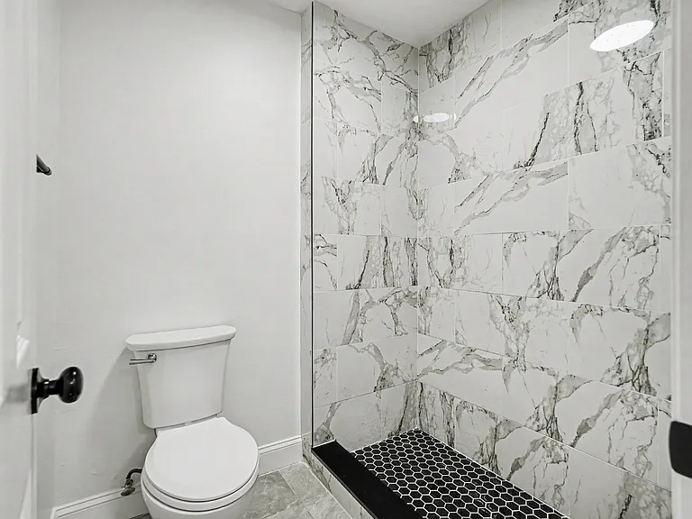 9208 N Connechusett Rd #C — Photo 22