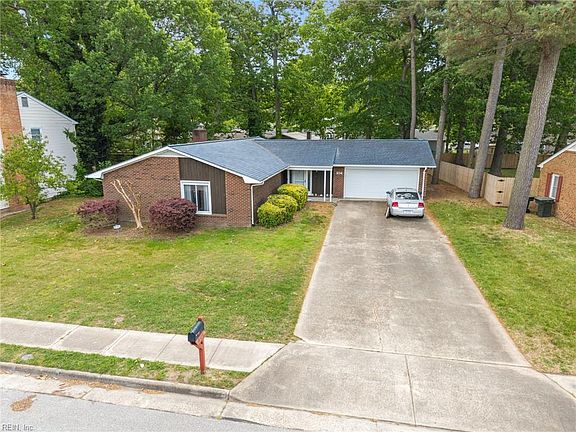 3rd image of 104 Admiral Ct