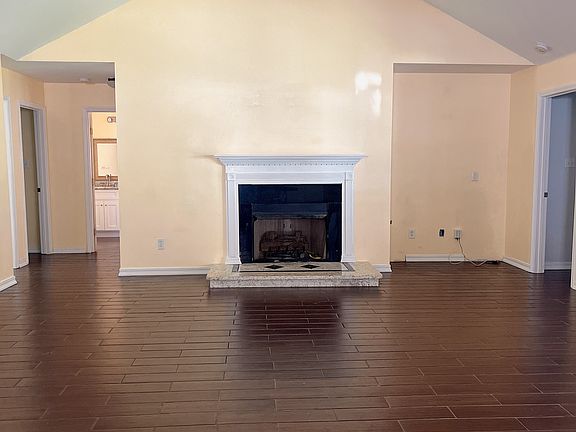 4th image of 23785 Sandlewood Ct