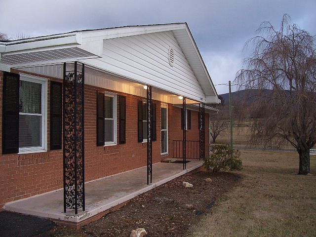 1st image of 140 Green Hill Dr