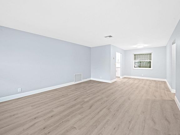 3rd image of 840 SW 62nd Avenue