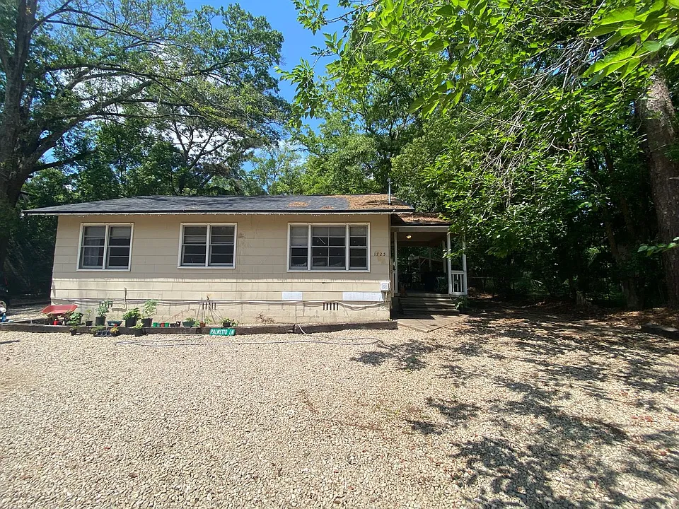 1725 Airport Dr