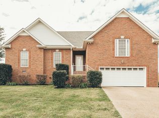 4075 Summit Dr, Greenbrier, TN 37073
