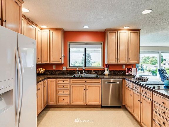 3rd image of 308 19th St NE
