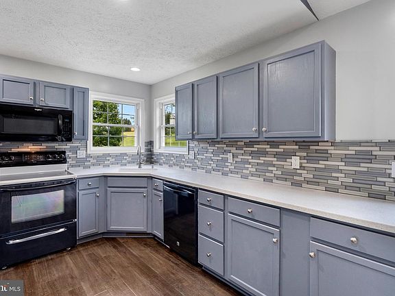 5th image of 75 Barlow Ct