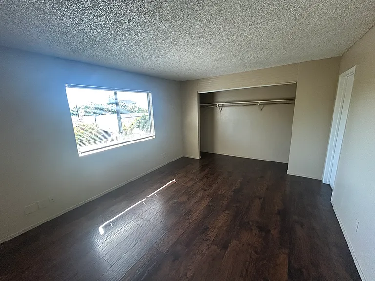 Glenn Apartments — Photo 15