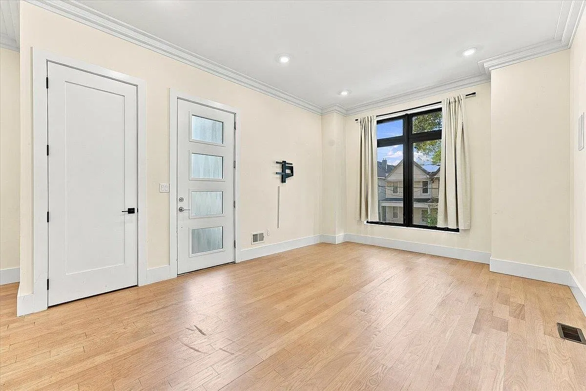 4 bed, 3.5 bath, $5,250 — Photo 3