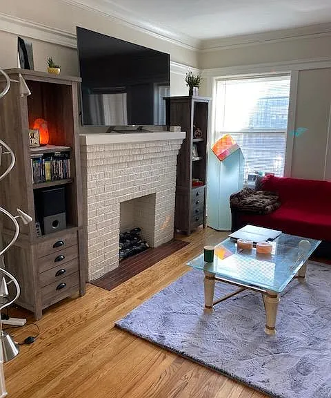 831 Mulford St — Photo 2