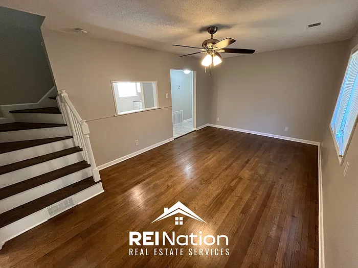 3 bed, 1.5 bath, 1356 sqft, $1,350 — Photo 3