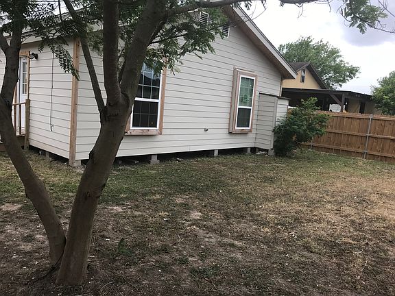 3rd image of 806 San Mateo St