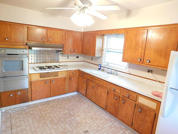 2nd image of 1213 Medinah St