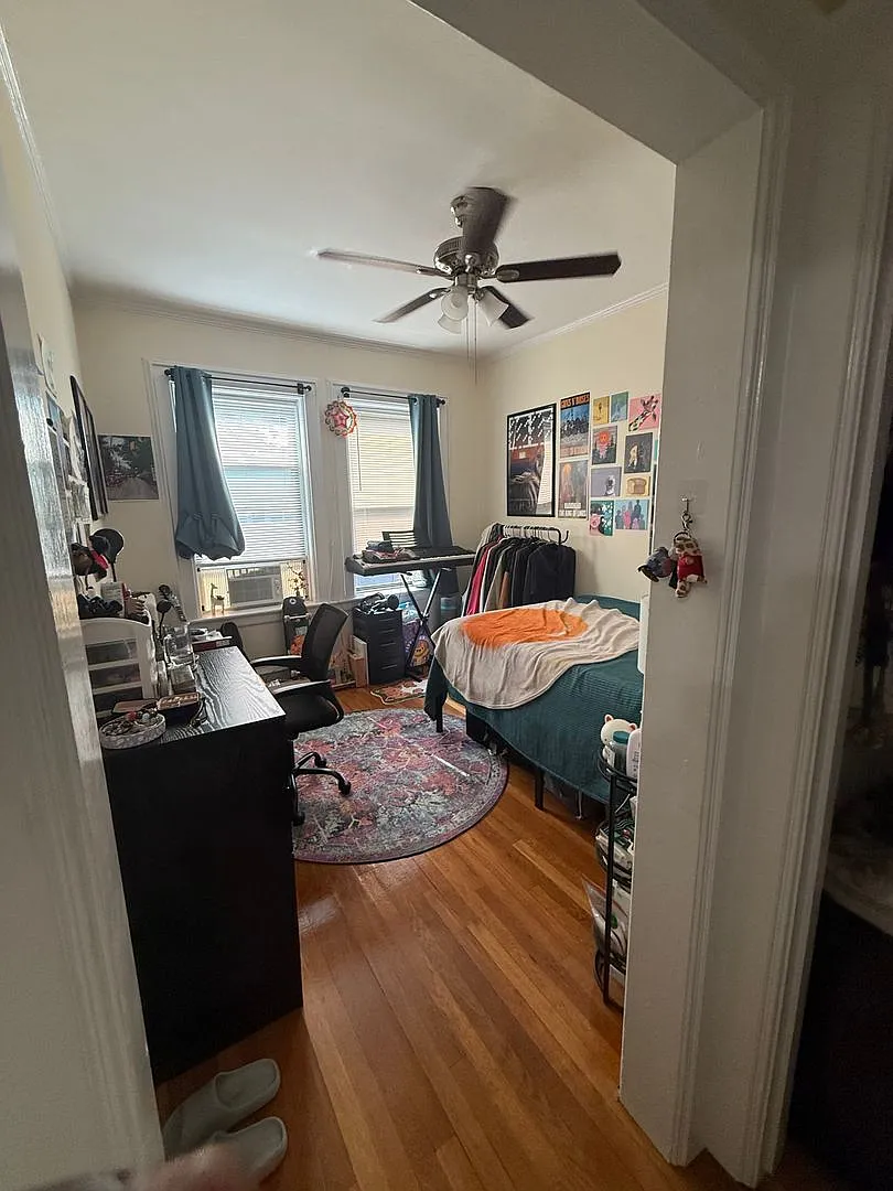 No Brokers Fee, Heat, Hot Water Included, Eat-in Kitchen, Laundry on a Site, Pets-Friendly — Photo 3