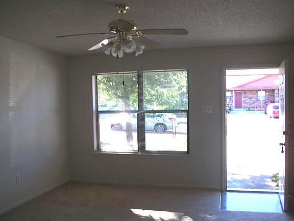 2nd image of 306 Horseshoe Dr #B