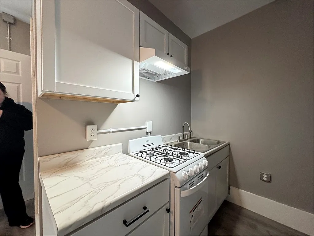 Studio, 1.0 bath, 6480 sqft, $950 — Photo 3