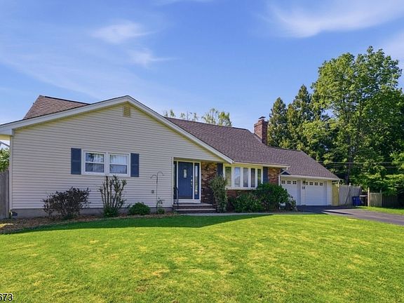 2nd image of 10 Happel Ct