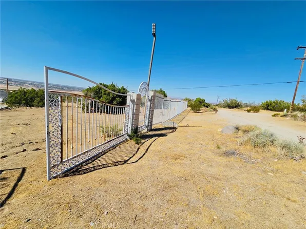 7380 High Hill Rd, Apple Valley, CA 92308