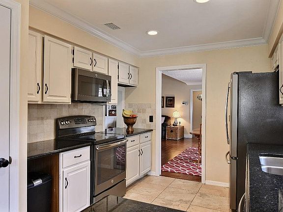 5th image of 124 Prestwick Cir