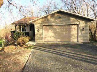 N5017 Vine St, Poynette, WI 53955