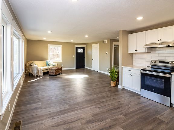 5th image of 8453 Meadow Wood Dr
