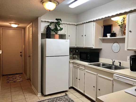 3rd image of 622 W 3rd Ave APT 3