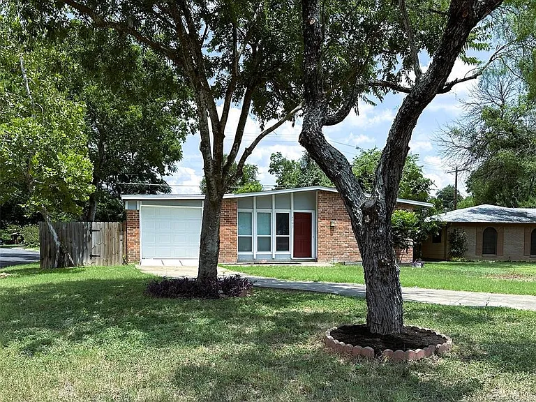 7000 Bryn Mawr Cv — Photo 1