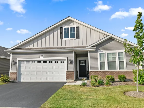 1190 Heritage Ct, Pingree Grove, IL 60140