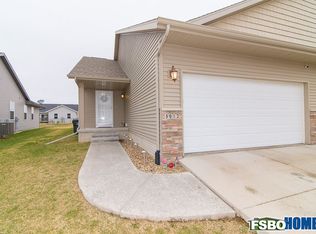 5612 Dostal Dr SW, Cedar Rapids, IA 52404